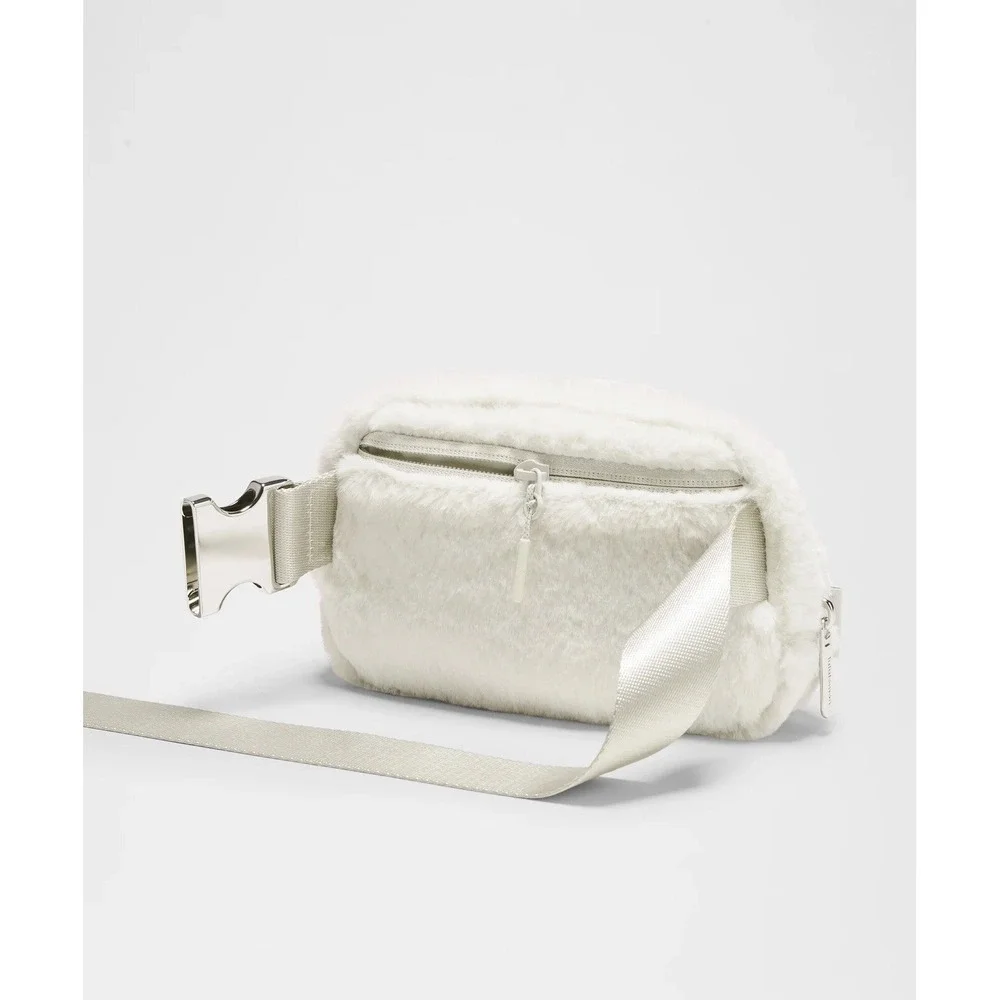 Lululemon Everywhere Belt‎ Bag 1L Fleece White Bone /Silver Color